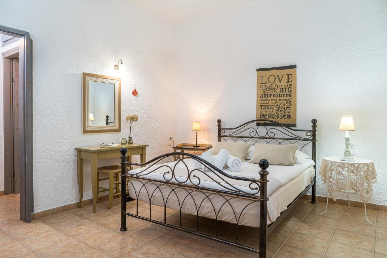 Villa Plori Makrýgialos Екстериор снимка